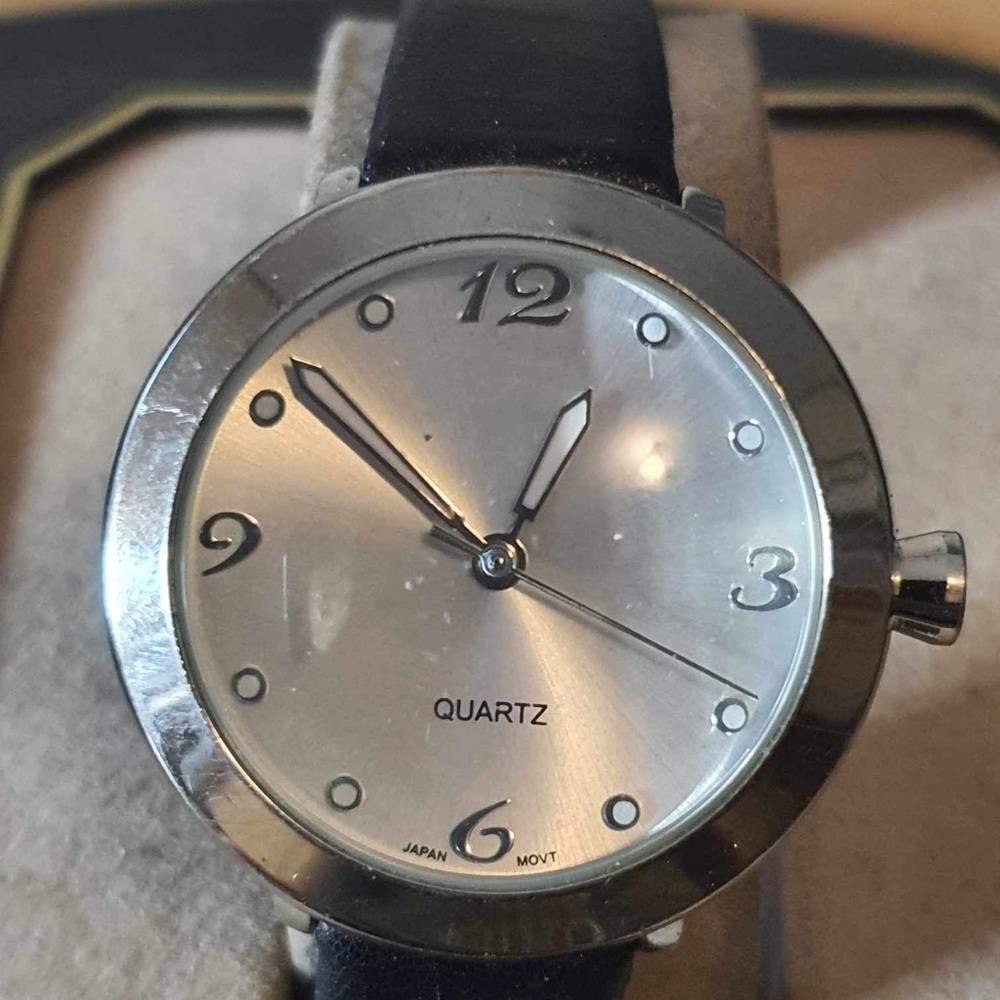 🦋10/$20🦋 Silver/Black Leather Women's Watch
